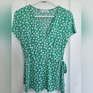 Kaileigh Mint Green Floral Wrap Blouse size Medium